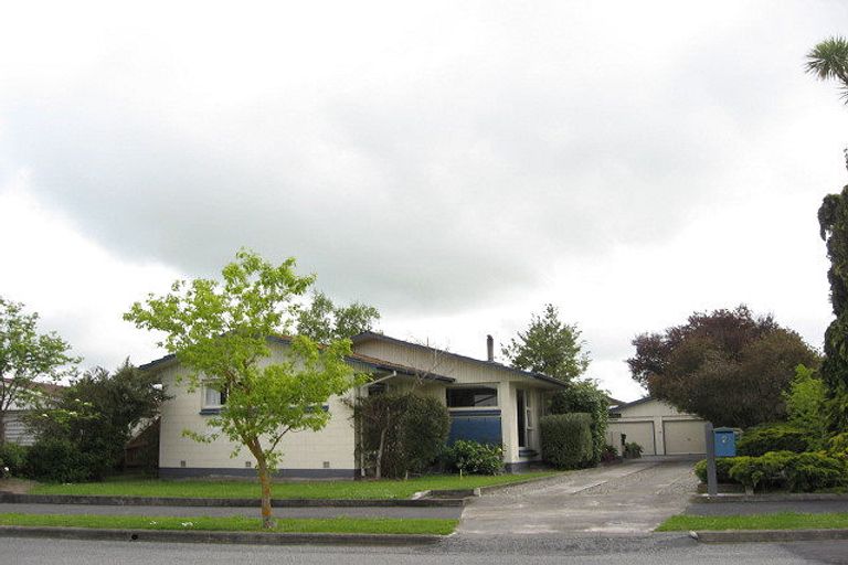 Photo of property in 2 Douglas Street, Rangiora, 7400