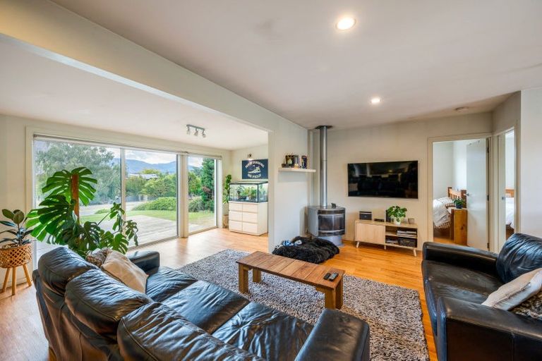 Photo of property in 223 Beacon Point Road, Wanaka, 9305