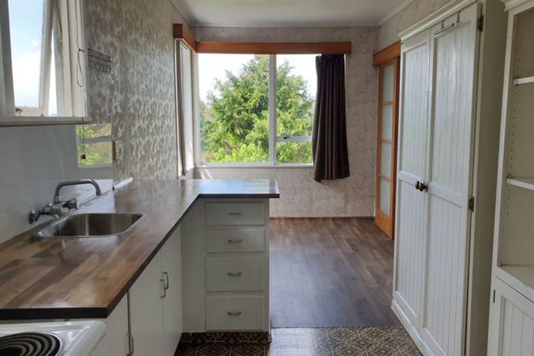 Photo of property in 4 Cypress Place, Sunnynook, Auckland, 0620