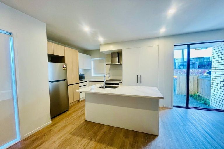 Photo of property in 16 Dorothy Thorpe Way, New Lynn, 0600