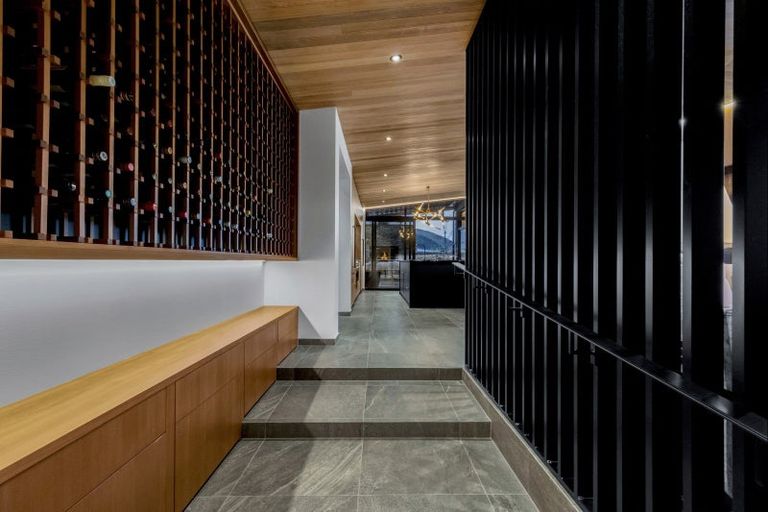 Photo of property in 1a Olivers Place, Queenstown, 9300