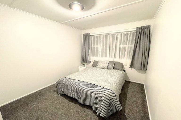 Photo of property in 1 Marlene Avenue, Te Atatu South, Auckland, 0610