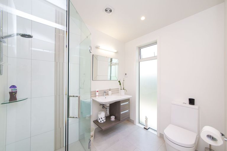 Photo of property in 16 Grand Oaks Drive, Awapuni, Palmerston North, 4412