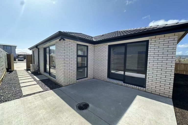 Photo of property in 10 Enchantment Lane, Karaka, 2113