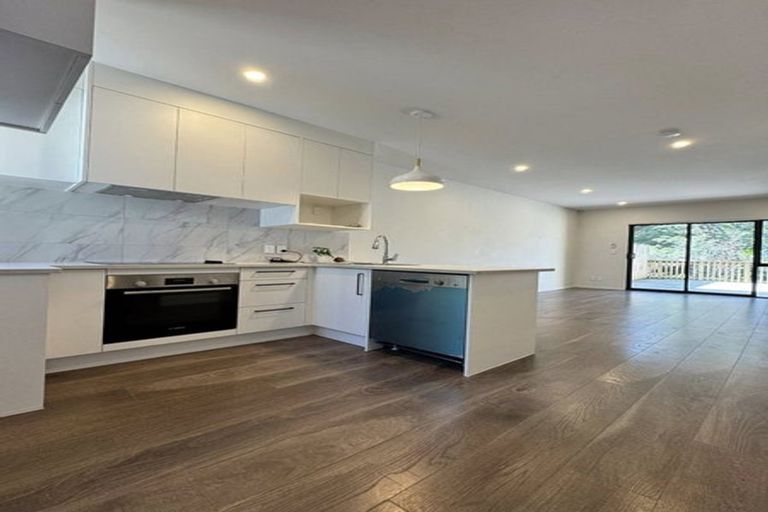 Photo of property in 83 Morihana Close, Glen Eden, 0602