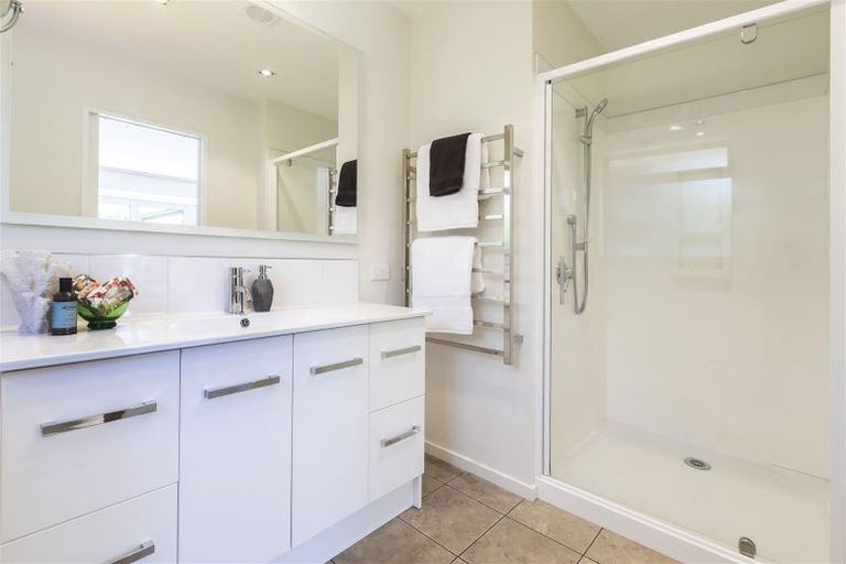 Photo of property in 72 Memorial Avenue, Ilam, Christchurch, 8053