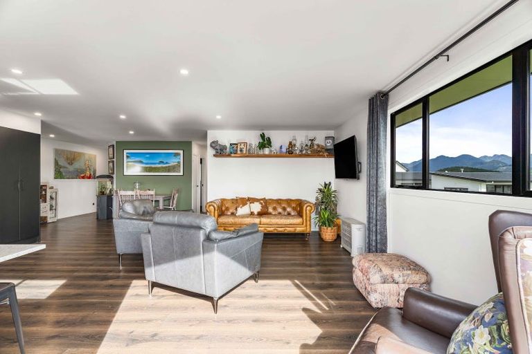 Photo of property in 5 Manatu Close, Whangamata, 3691