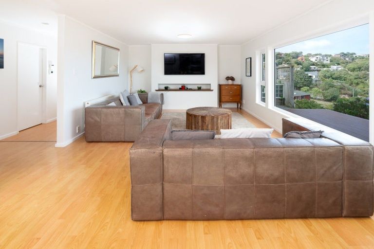 Photo of property in 11 Bay Lair Grove, Island Bay, Wellington, 6023