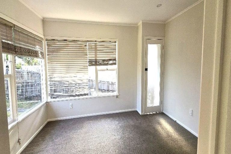 Photo of property in 1/24 Knights Road, Rothesay Bay, Auckland, 0630