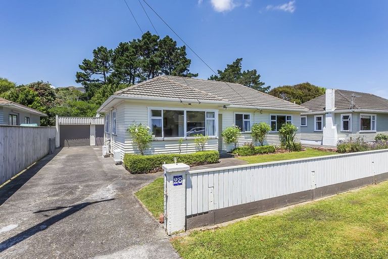 Photo of property in 28 Findlay Street, Tawa, Wellington, 5028