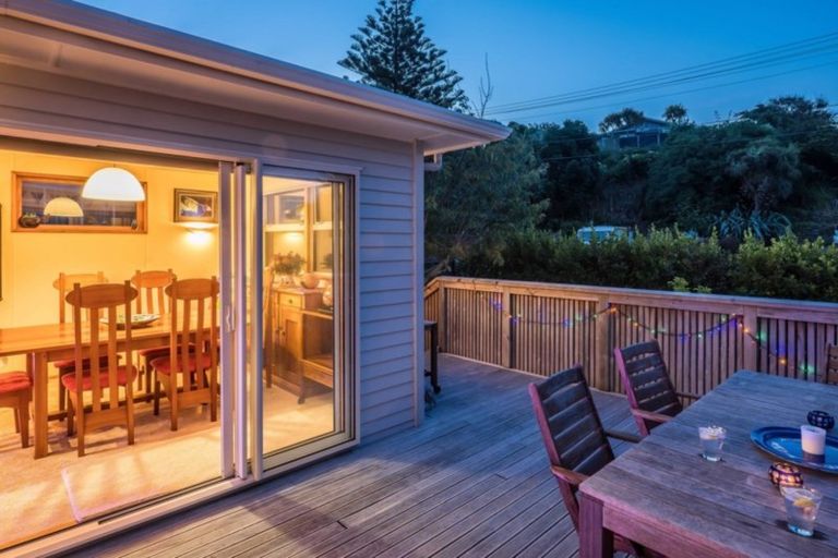 Photo of property in 6 Horomona Road, Paekakariki, 5034