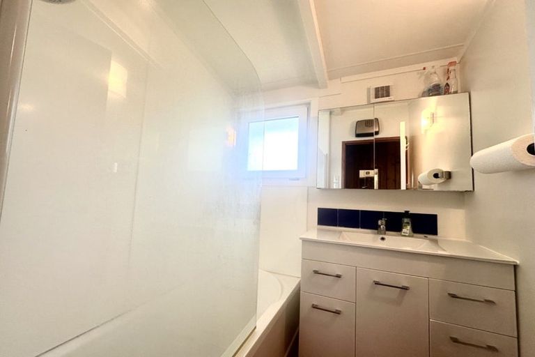 Photo of property in 89 Thurleigh Grove, Karori, Wellington, 6012