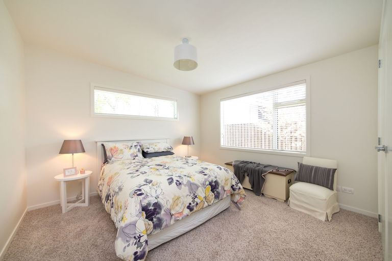 Photo of property in 16 Grand Oaks Drive, Awapuni, Palmerston North, 4412