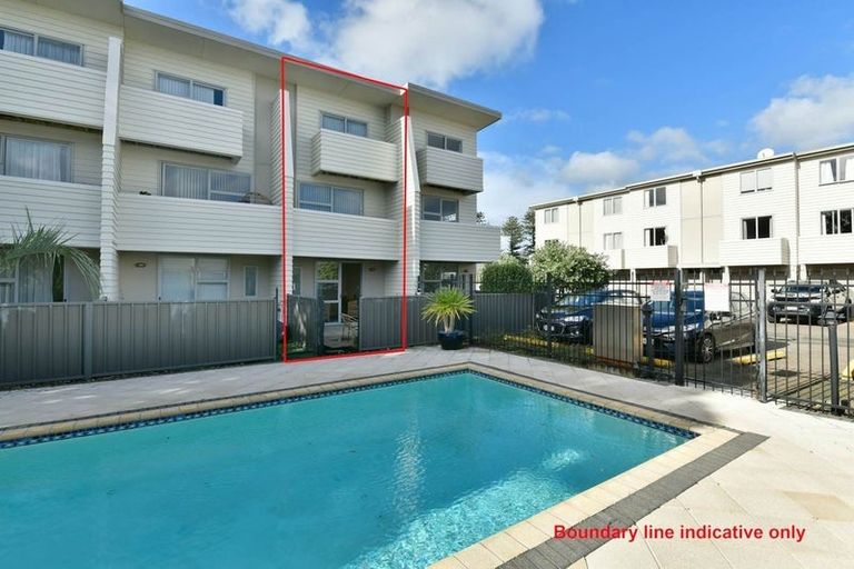 Photo of property in 18/3 Riverside Road, Orewa, 0931