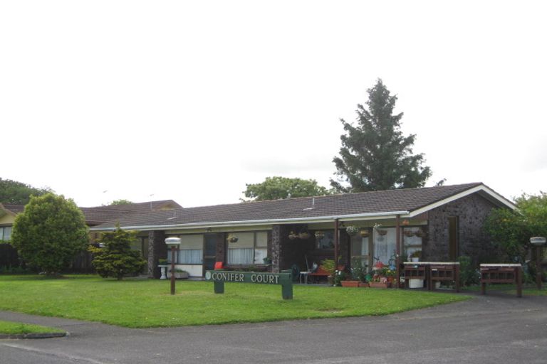 Photo of property in 12 Challen Close, Conifer Grove, Takanini, 2112