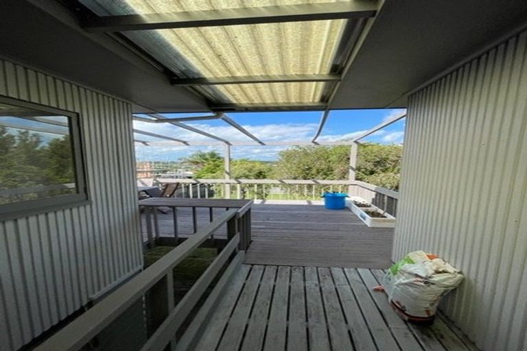 Photo of property in 23 Tobruk Crescent, Milford, Auckland, 0620
