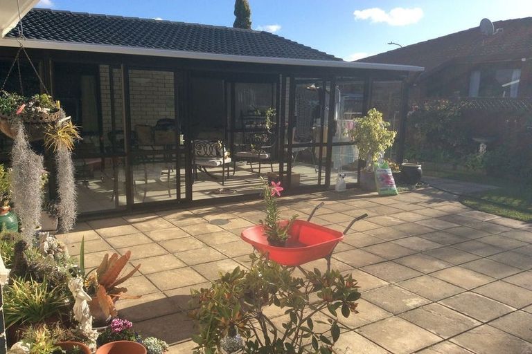 Photo of property in 53 Golfland Drive, Golflands, Auckland, 2013