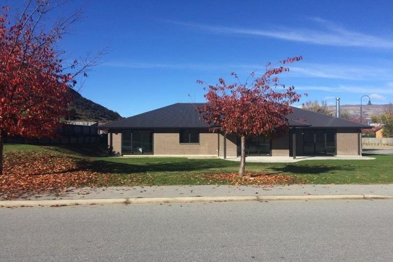 Photo of property in 28 Tyndall Street, Wanaka, 9305