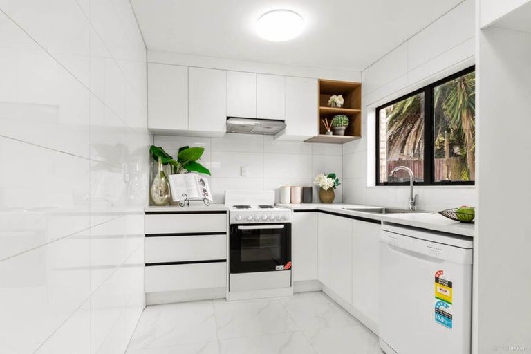Photo of property in 76 Gallony Avenue, Massey, Auckland, 0614