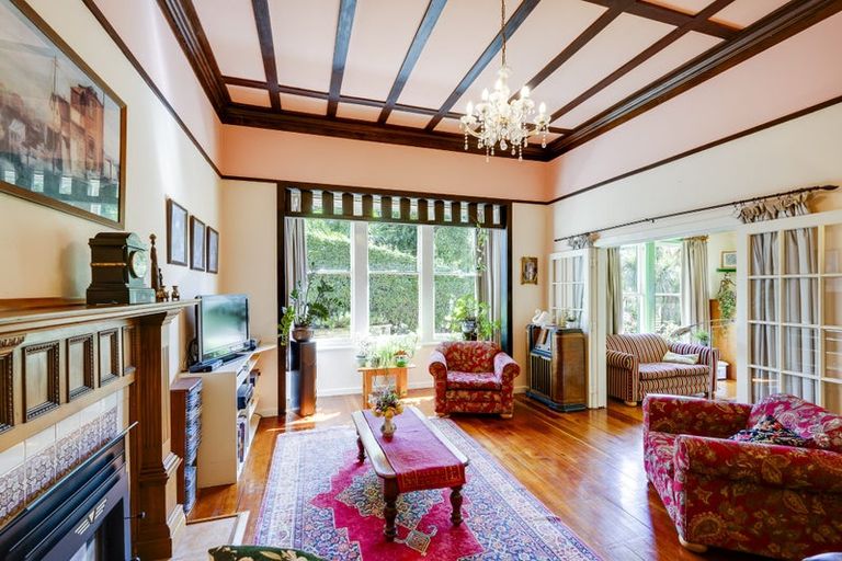 Photo of property in 19 Cameron Road, Bluff Hill, Napier, 4110