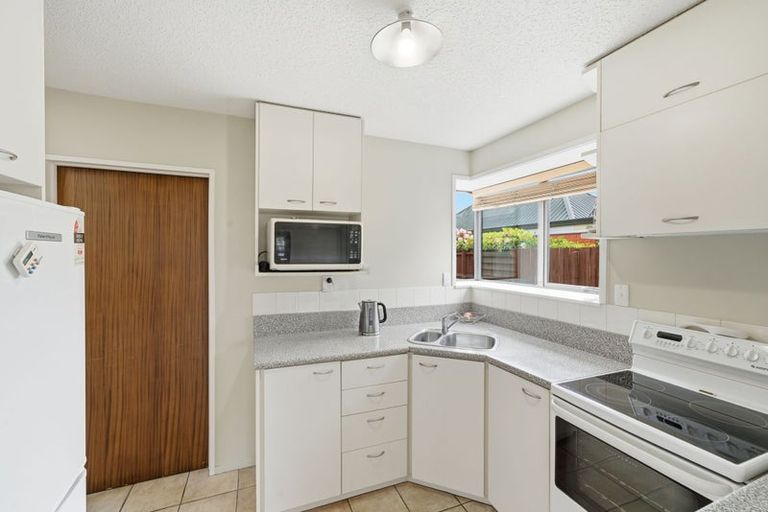 Photo of property in 2/4 Gatonby Place, Avonhead, Christchurch, 8042