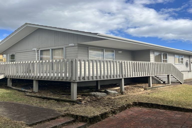 Photo of property in 7 Meadowood Drive, Unsworth Heights, Auckland, 0632