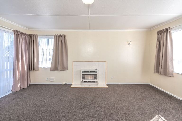 Photo of property in 33 Hood Street, Castlecliff, Whanganui, 4501
