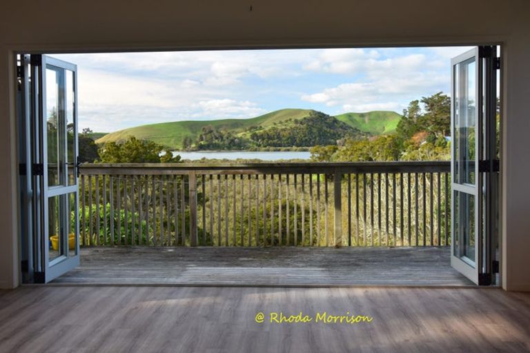 Photo of property in 8 Heaths Way, Pahi, Paparoa, 0571