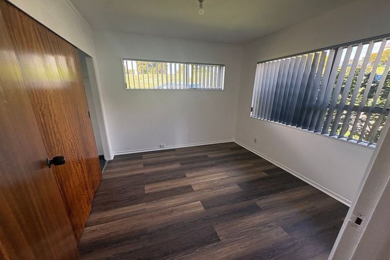 Photo of property in 1/361 Wairau Road, Totara Vale, Auckland, 0629