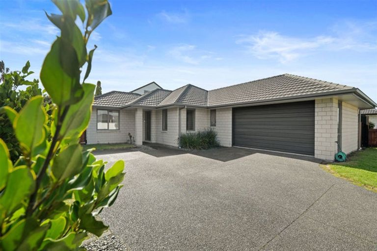 Photo of property in 18 Butterworth Crescent, Papamoa Beach, Papamoa, 3118