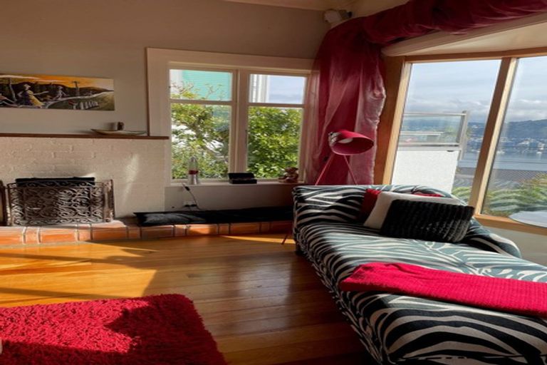 Photo of property in 17 Palliser Road, Roseneath, Wellington, 6011