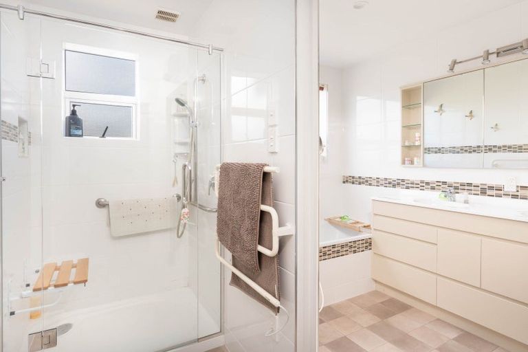 Photo of property in 43 Ngamotu Road, Hilltop, Taupo, 3330