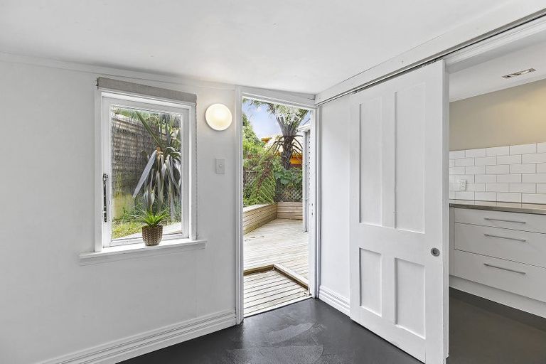 Photo of property in 32 Holloway Road, Aro Valley, Wellington, 6021