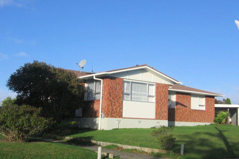 Photo of property in 17 Clutha Place, Westbrook, Palmerston North, 4412