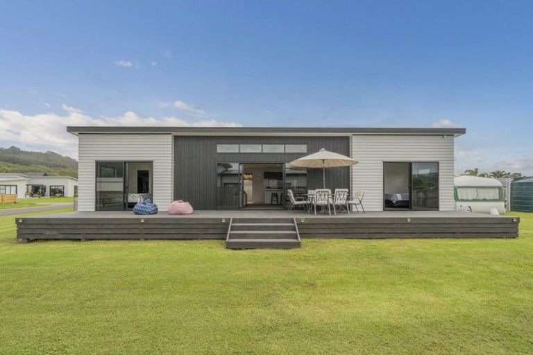 Photo of property in 16 Navigation Drive, Cooks Beach, Whitianga, 3591