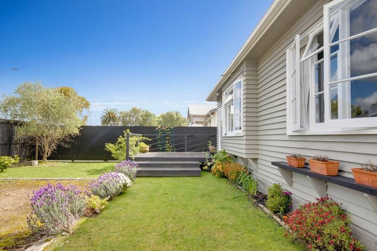 Photo of property in 99 Heretaunga Street, Palmerston North, 4414