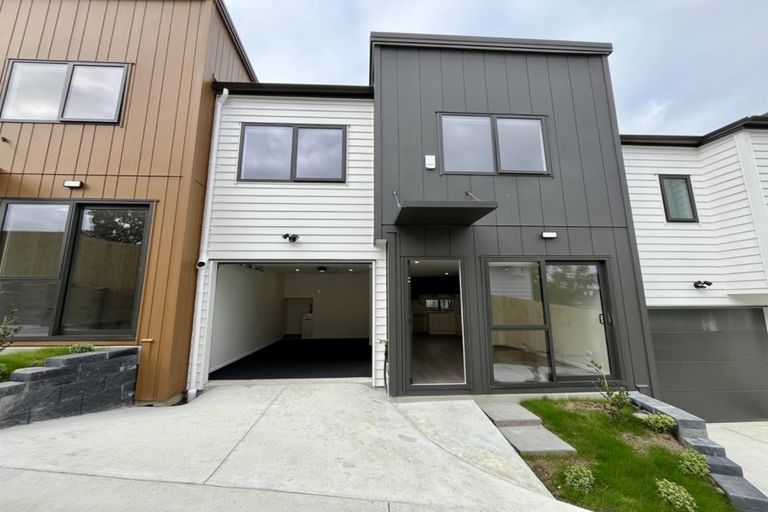 Photo of property in 12b Massine Place, Randwick Park, Auckland, 2105