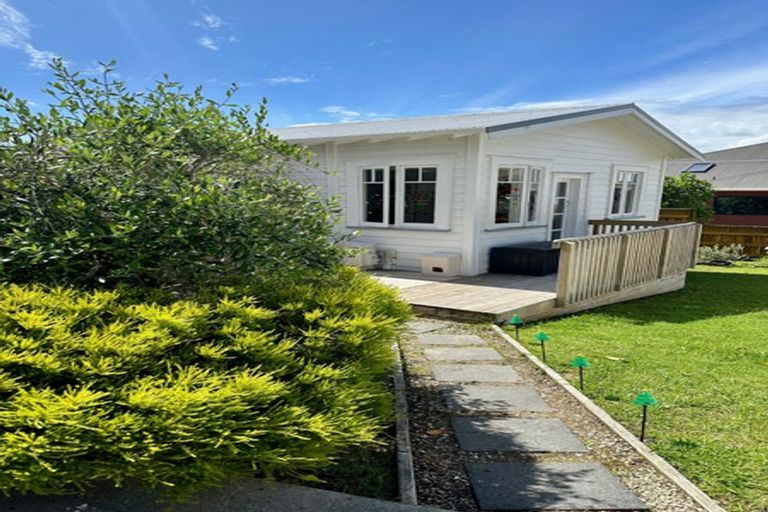 Photo of property in 4 Wolsley Avenue, Milford, Auckland, 0620