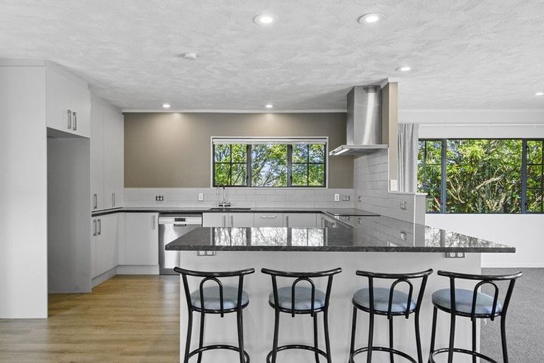 Photo of property in 17 Tokay Place, Huapai, Kumeu, 0810