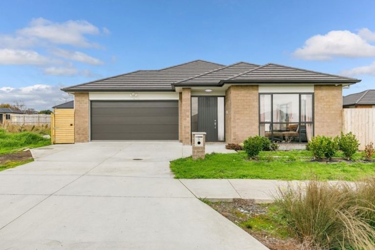 Photo of property in 5 Twin Parks Rise, Papakura, 2110