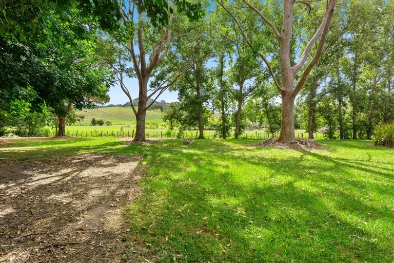 Photo of property in 1110 Leigh Road, Matakana, Warkworth, 0985