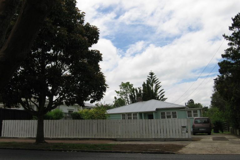 Photo of property in 215 Meola Road, Point Chevalier, Auckland, 1022