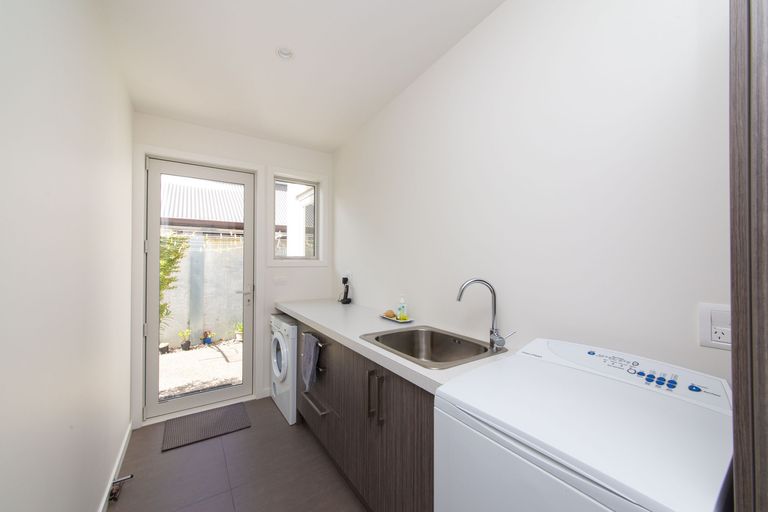 Photo of property in 16 Grand Oaks Drive, Awapuni, Palmerston North, 4412