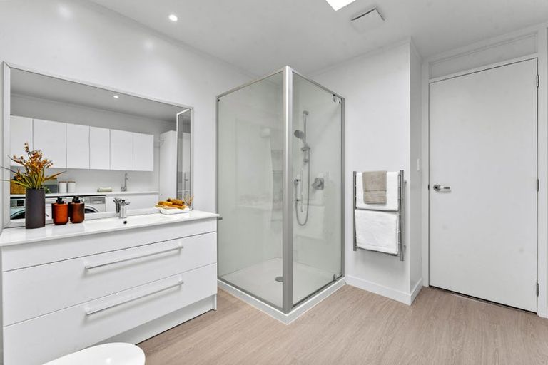 Photo of property in 1/62 Milford Road, Milford, Auckland, 0620