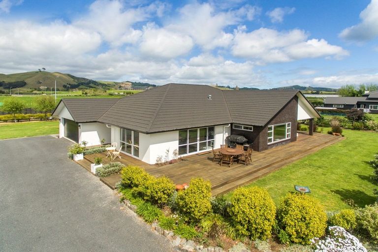 Photo of property in 6 Royal Ascot Drive, Papamoa Beach, Te Puke, 3187