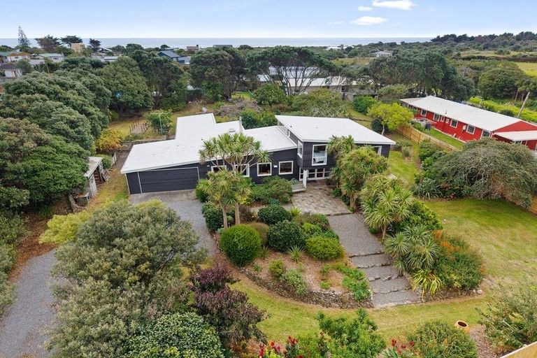 Photo of property in 321 Te Horo Beach Road, Te Horo Beach, Otaki, 5581