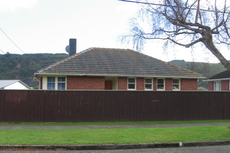 Photo of property in 19 Farmer Crescent, Taita, Lower Hutt, 5011