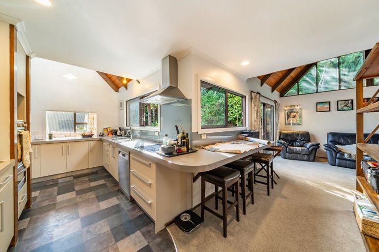 Photo of property in 42 Amapur Drive, Khandallah, Wellington, 6035