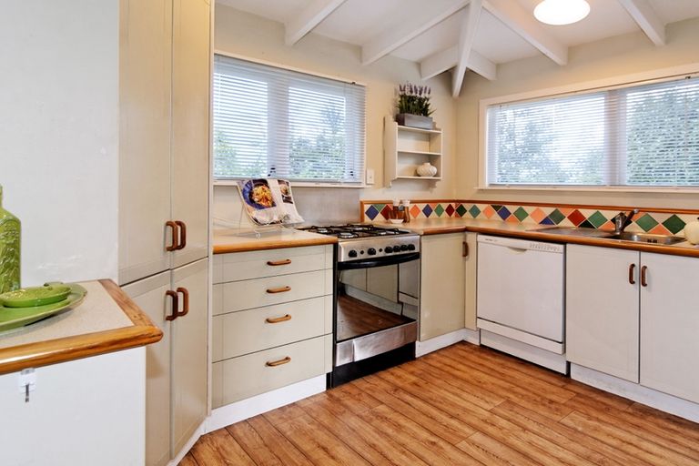 Photo of property in 17a Awaroa Road, Sunnyvale, Auckland, 0612