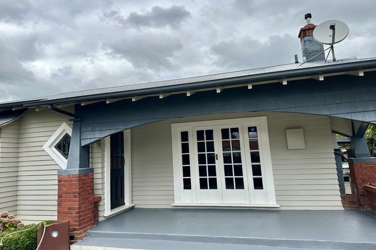 Photo of property in 42 Puriri Terrace, Roslyn, Palmerston North, 4414